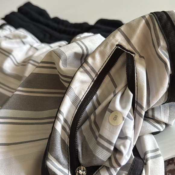 Lululemon Tracker Short *2-way Stretch
Mini Groovy Stripe Dune Horizontal Black - Picture 9 of 9